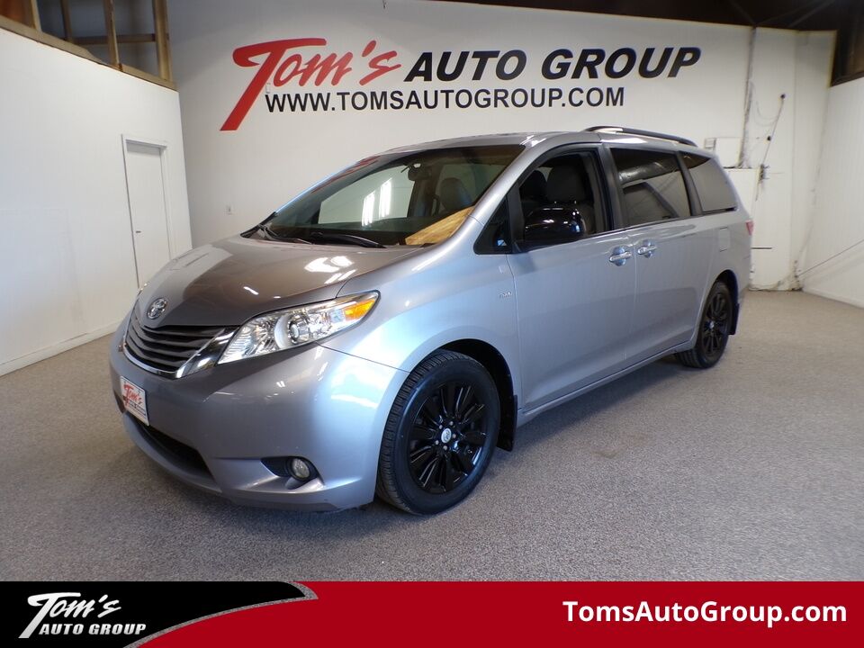 2017 Toyota Sienna  - Tom's Credit City