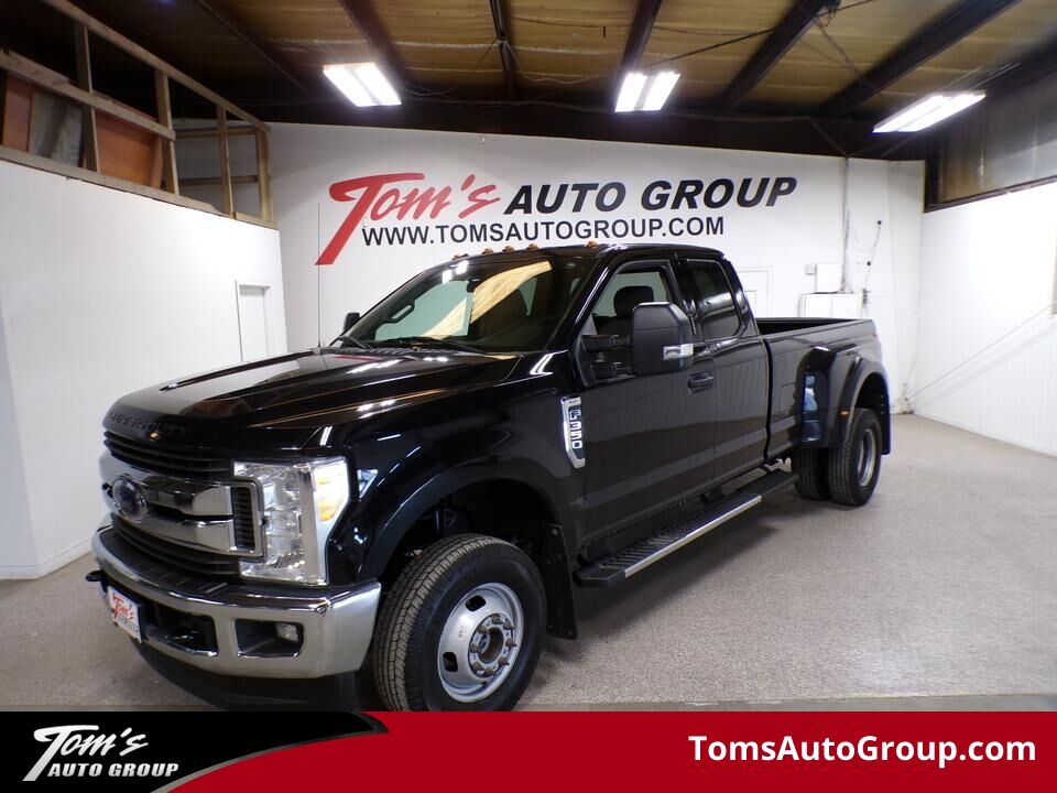 2017 Ford F-350  - Tom's Auto Group
