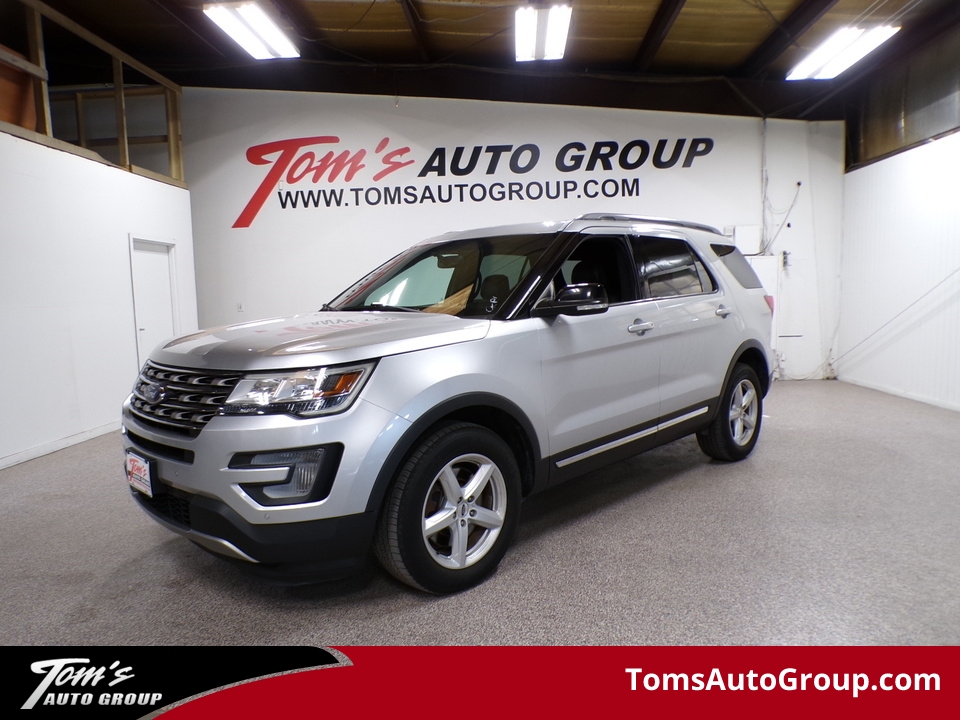 2017 Ford Explorer XLT  - W68335L  - Toms Auto Sales West