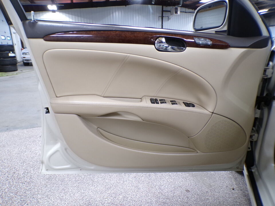 2011 Buick Lucerne  - Tom's Credit City