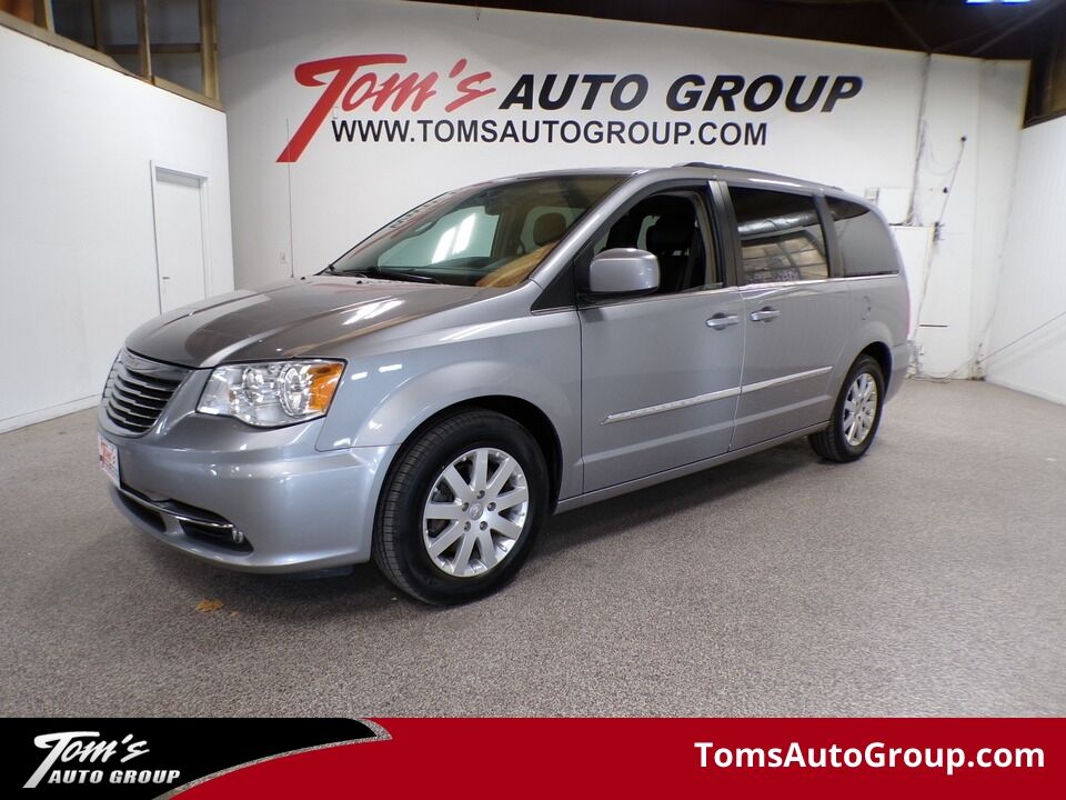 2016 Chrysler Town & Country  - Tom's Auto Group