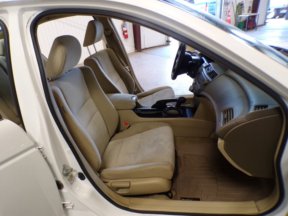 2009 Honda Accord  - Tom's Budget Cars