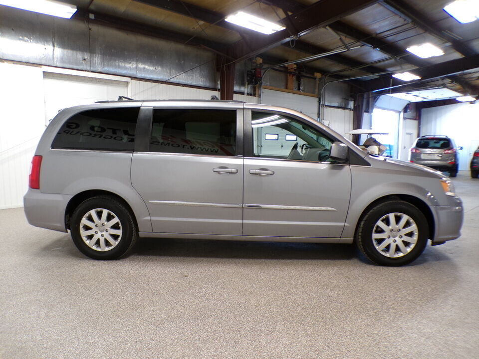 2014 Chrysler Town & Country  - Tom's Credit City