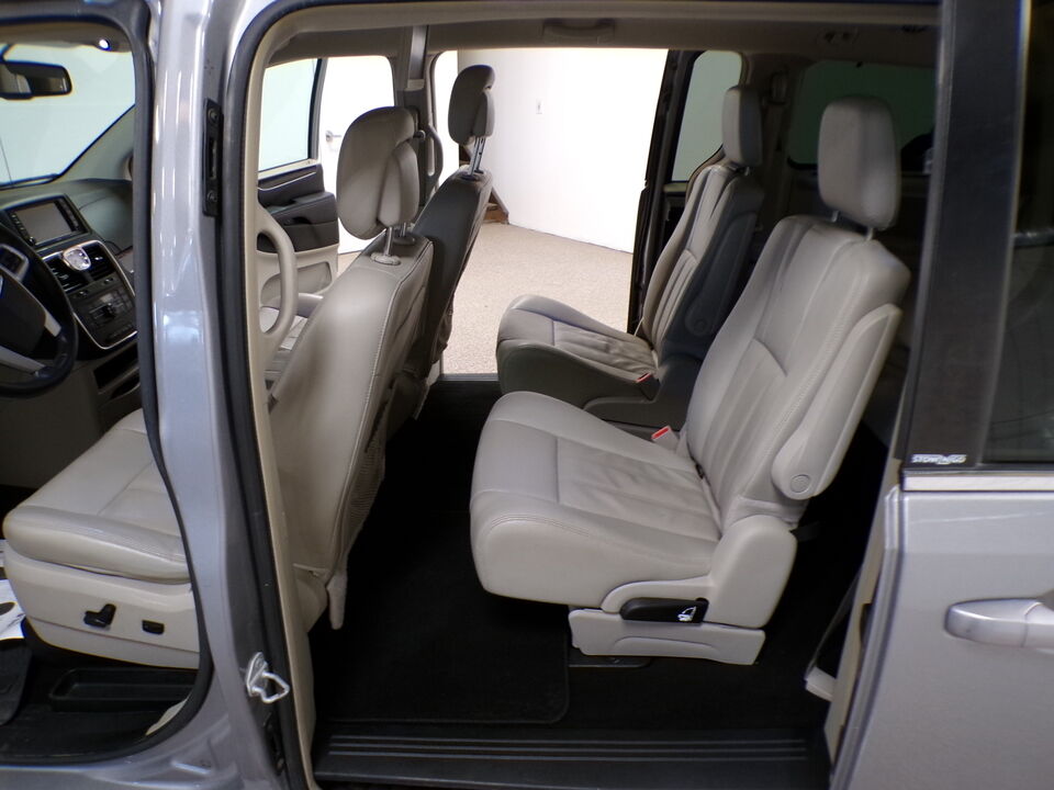 2014 Chrysler Town & Country  - Tom's Credit City