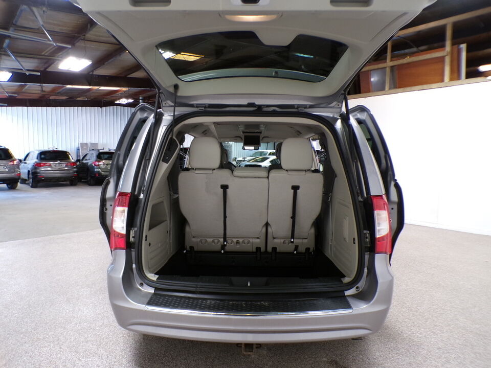 2014 Chrysler Town & Country  - Tom's Credit City