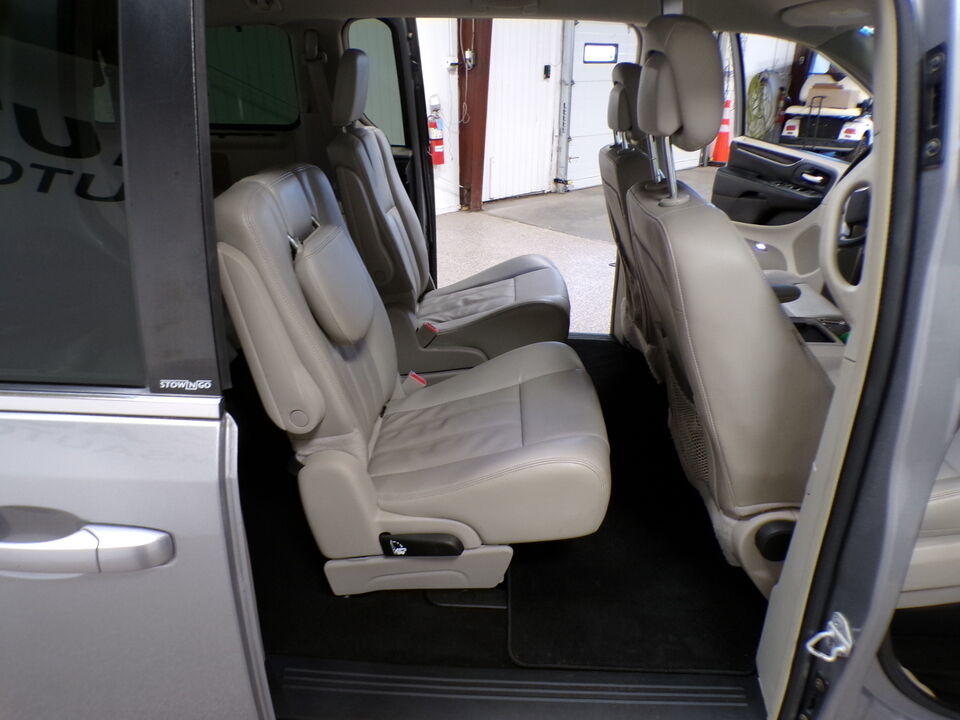 2014 Chrysler Town & Country  - Tom's Credit City