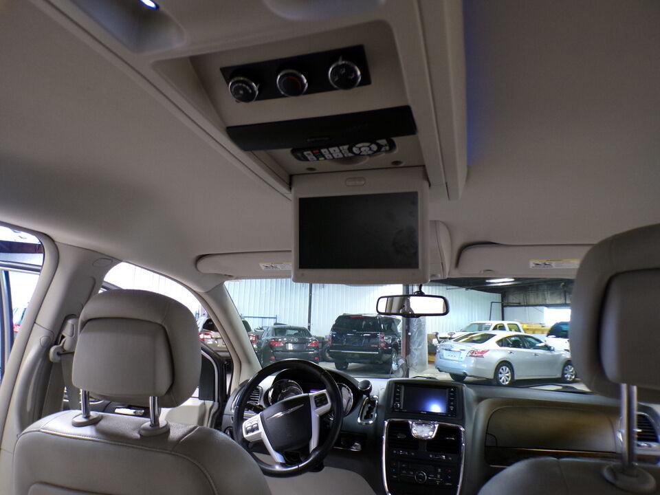 2014 Chrysler Town & Country  - Tom's Credit City