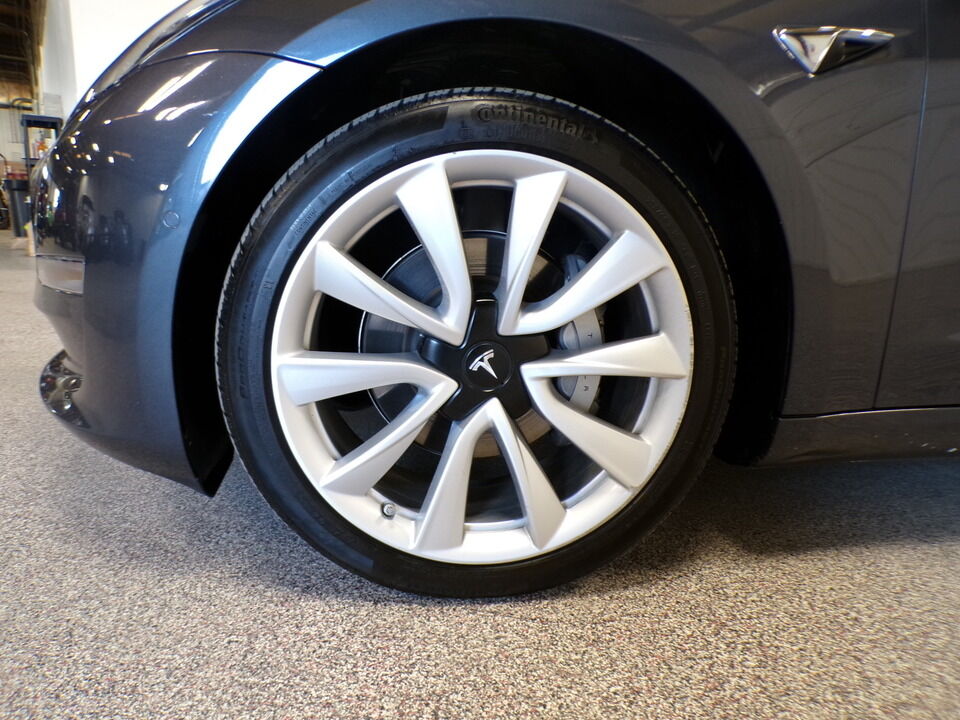 2020 Tesla Model 3  - Tom's Credit City