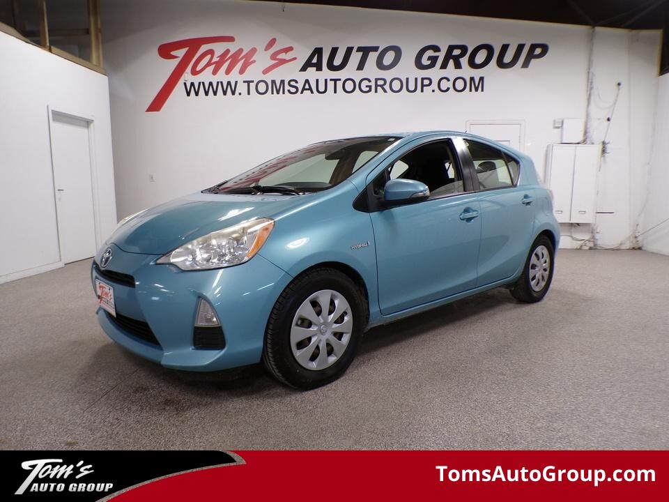 2013 Toyota Prius c  - Tom's Budget Cars