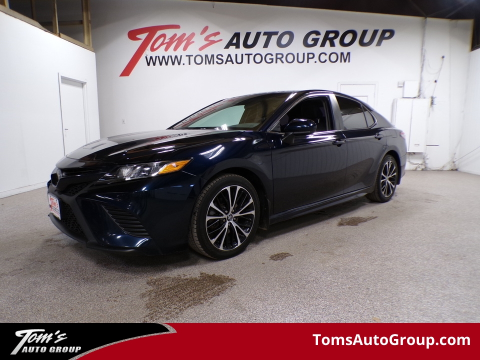 2019 Toyota Camry SE  - M24546  - Tom's Auto Group