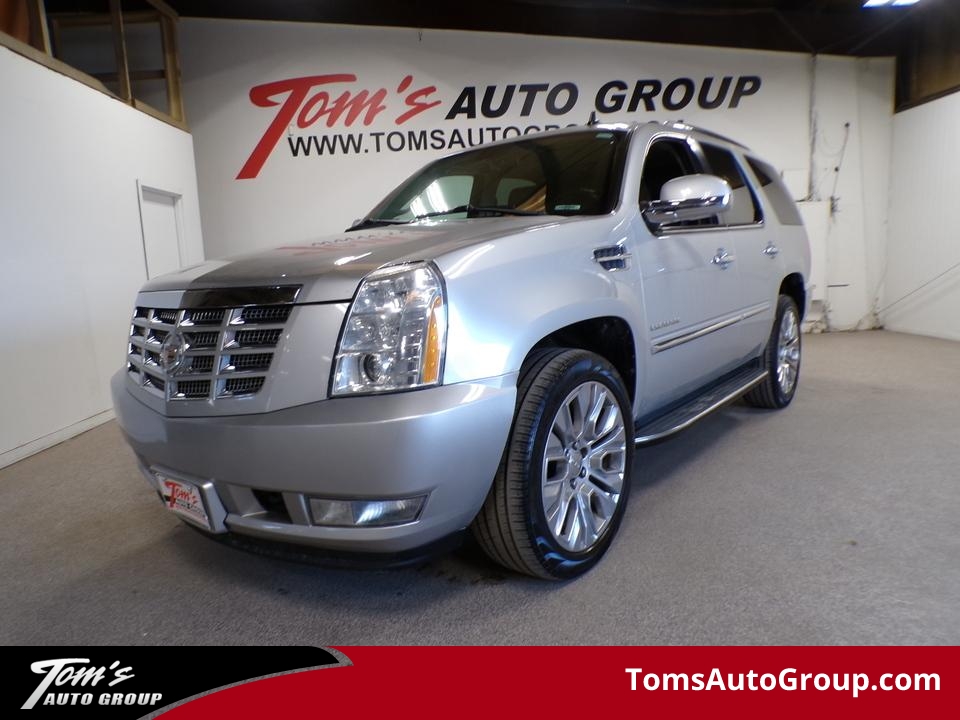 2013 Cadillac Escalade Luxury  - 06604  - Tom's Auto Sales, Inc.