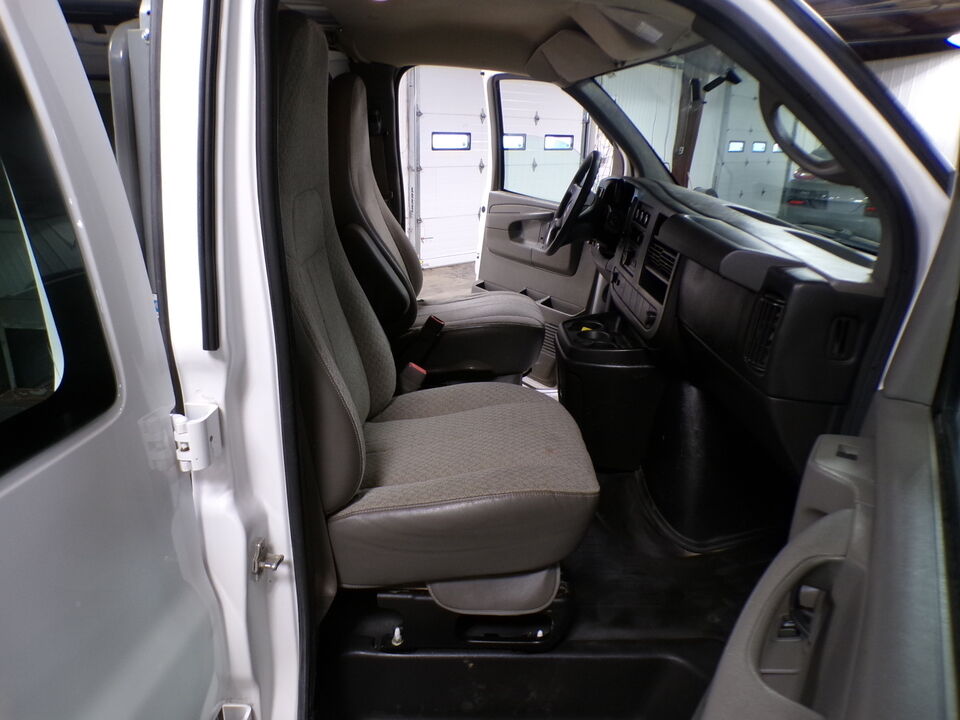 2014 GMC Savana Cargo Van  - Tom's Credit City
