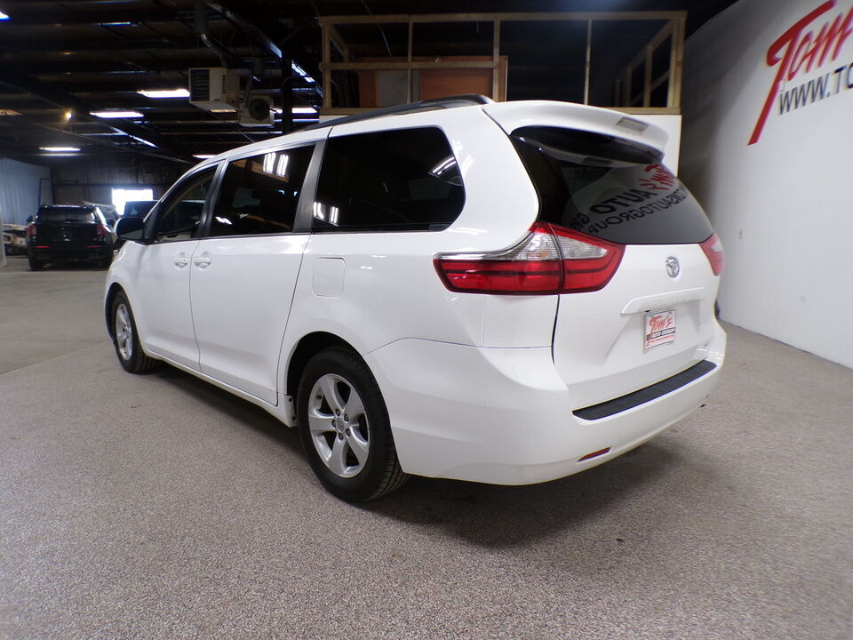 2015 Toyota Sienna  - Tom's Credit City