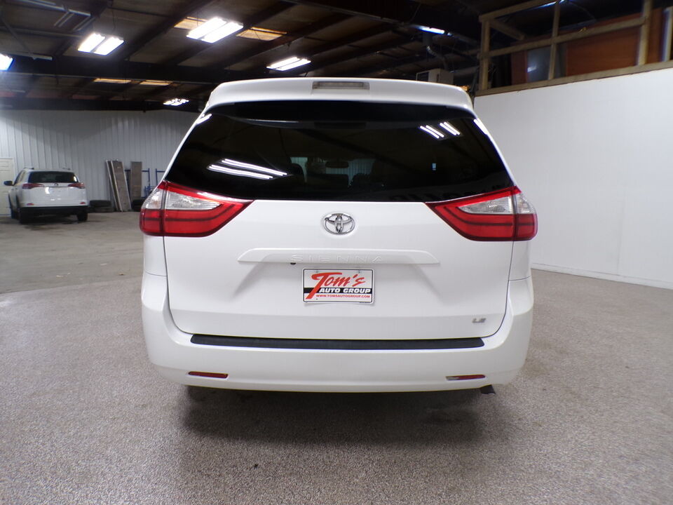 2015 Toyota Sienna  - Tom's Credit City