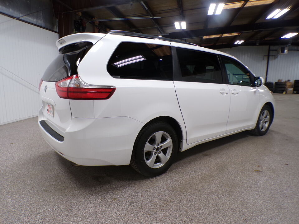 2015 Toyota Sienna  - Tom's Credit City