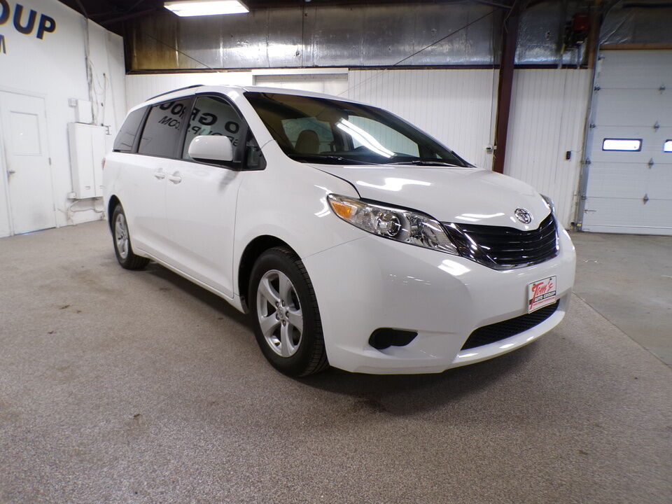 2015 Toyota Sienna  - Tom's Credit City