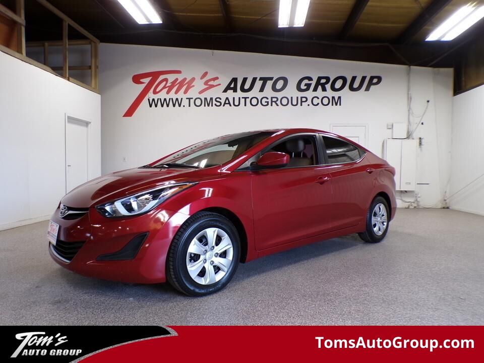 2016 Hyundai Elantra  - Tom's Auto Sales North