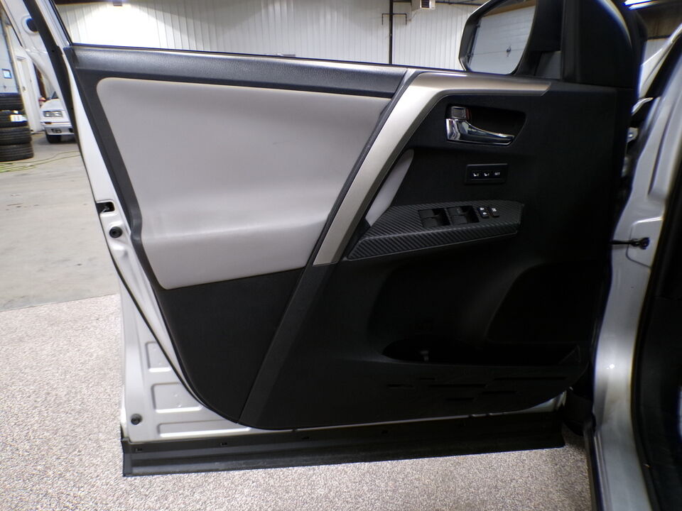 2014 Toyota RAV-4  - Tom's Budget Cars