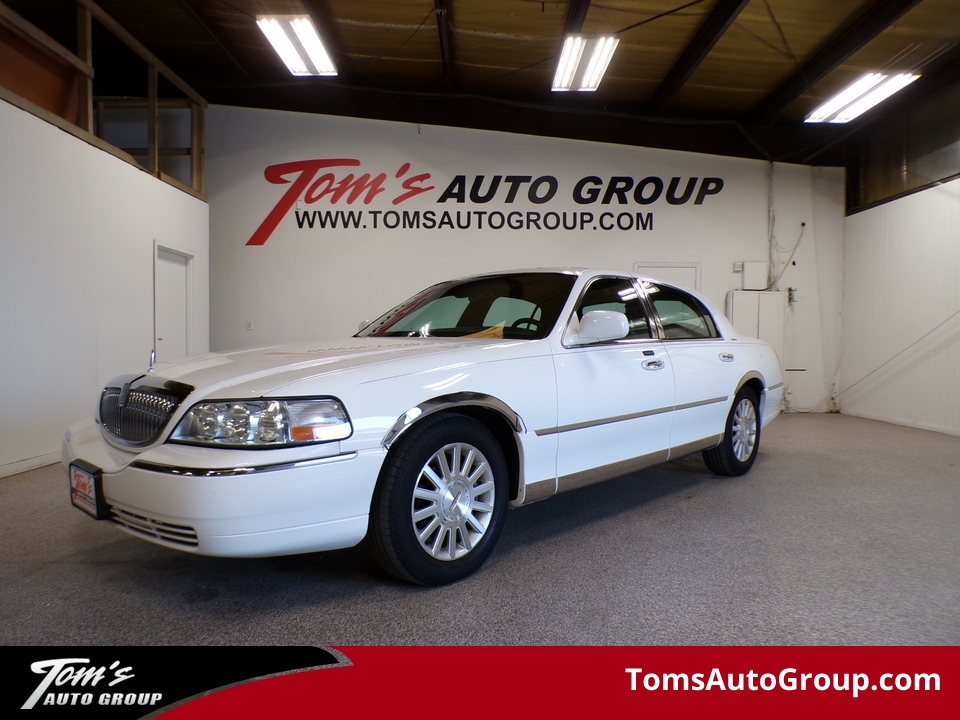 2003 Lincoln Town Car Signature  - B54018  - Tom's Budget Cars