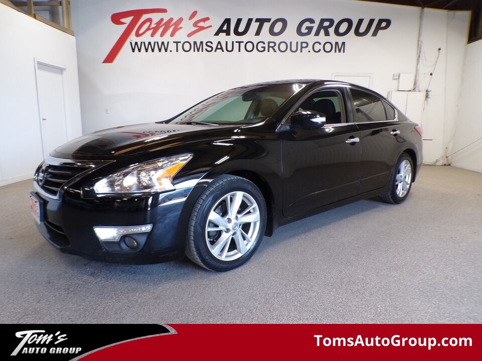 2013 Nissan Altima  - Tom's Auto Group