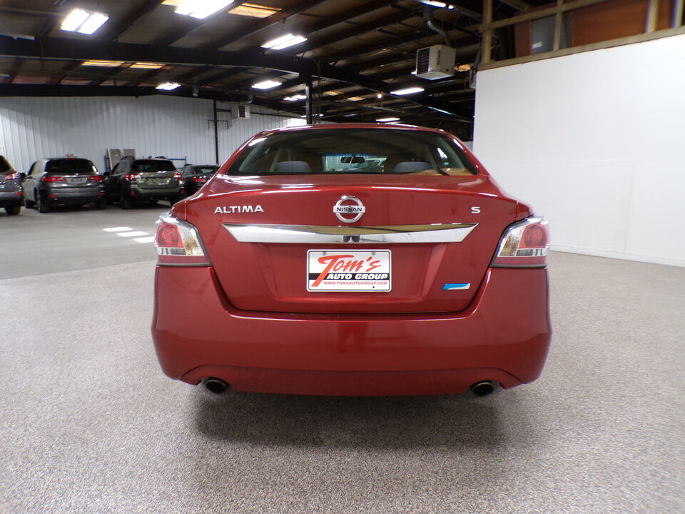 2014 Nissan Altima  - Tom's Credit City