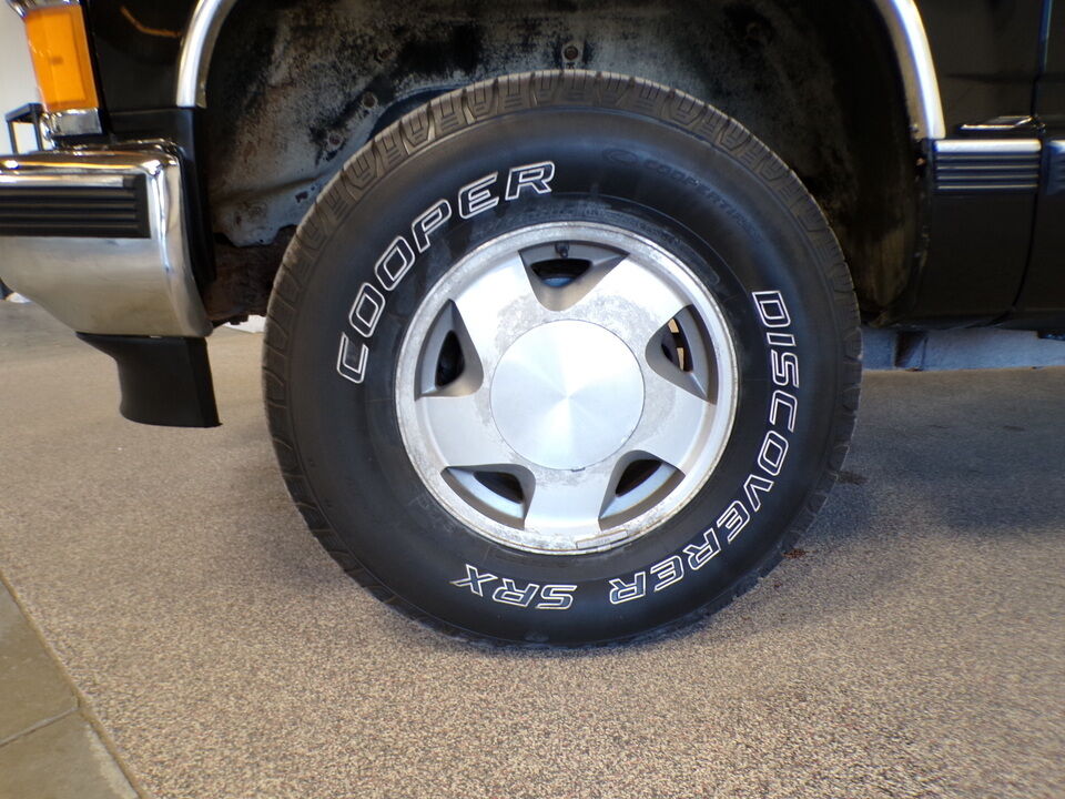 1999 Chevrolet Suburban  - Tom's Credit City