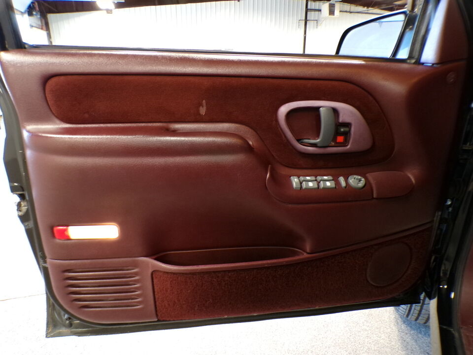 1999 Chevrolet Suburban  - Tom's Credit City