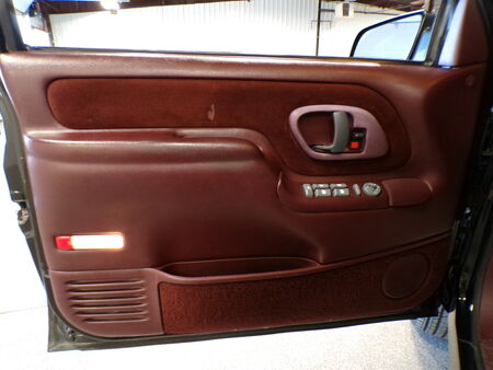 1999 Chevrolet Suburban  - Tom's Budget Cars