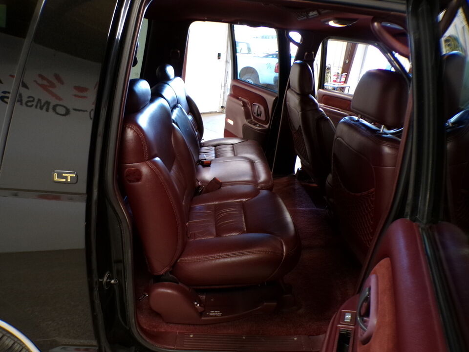 1999 Chevrolet Suburban  - Tom's Credit City