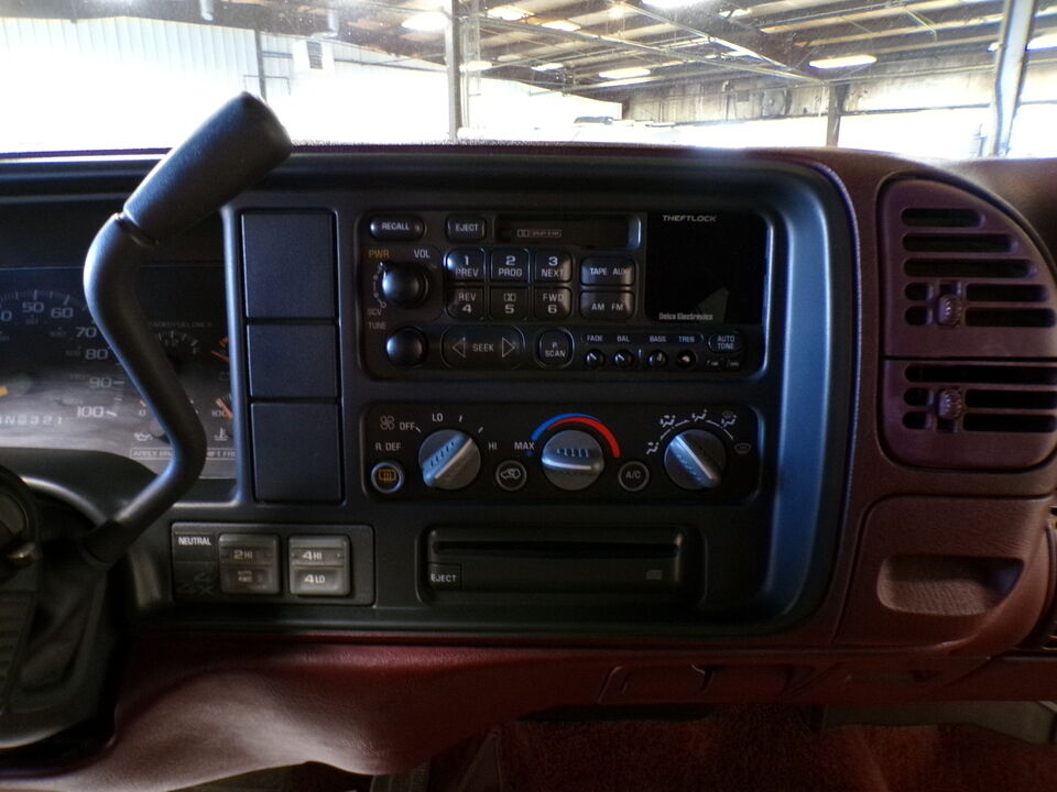 1999 Chevrolet Suburban  - Tom's Credit City