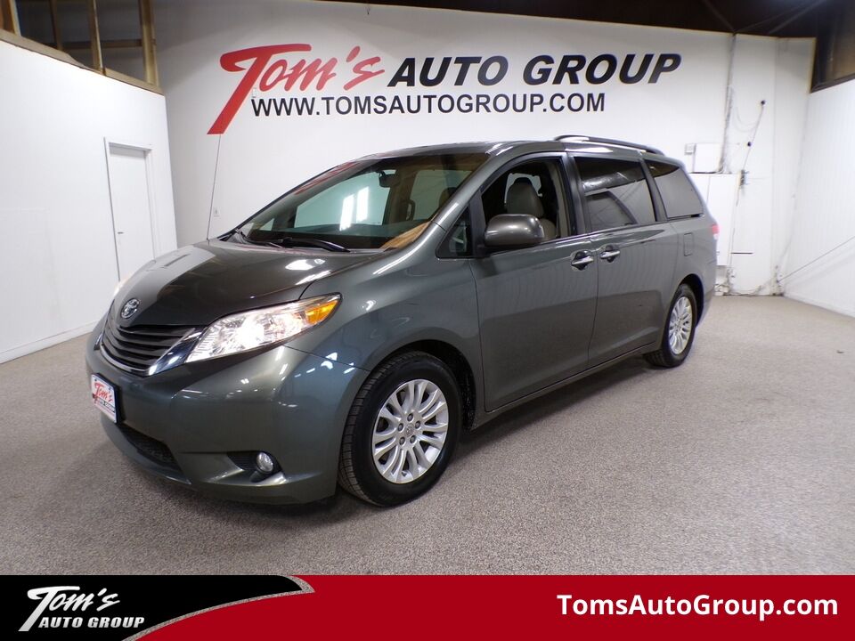 2013 Toyota Sienna  - Tom's Auto Group
