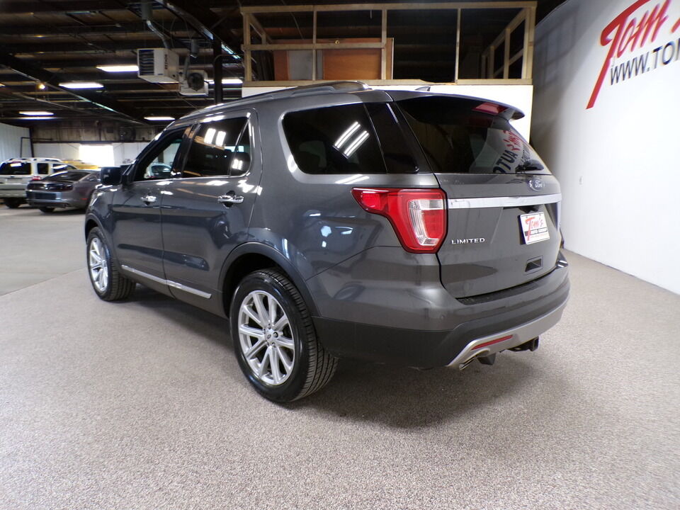 2016 Ford Explorer  - Tom's Budget Cars