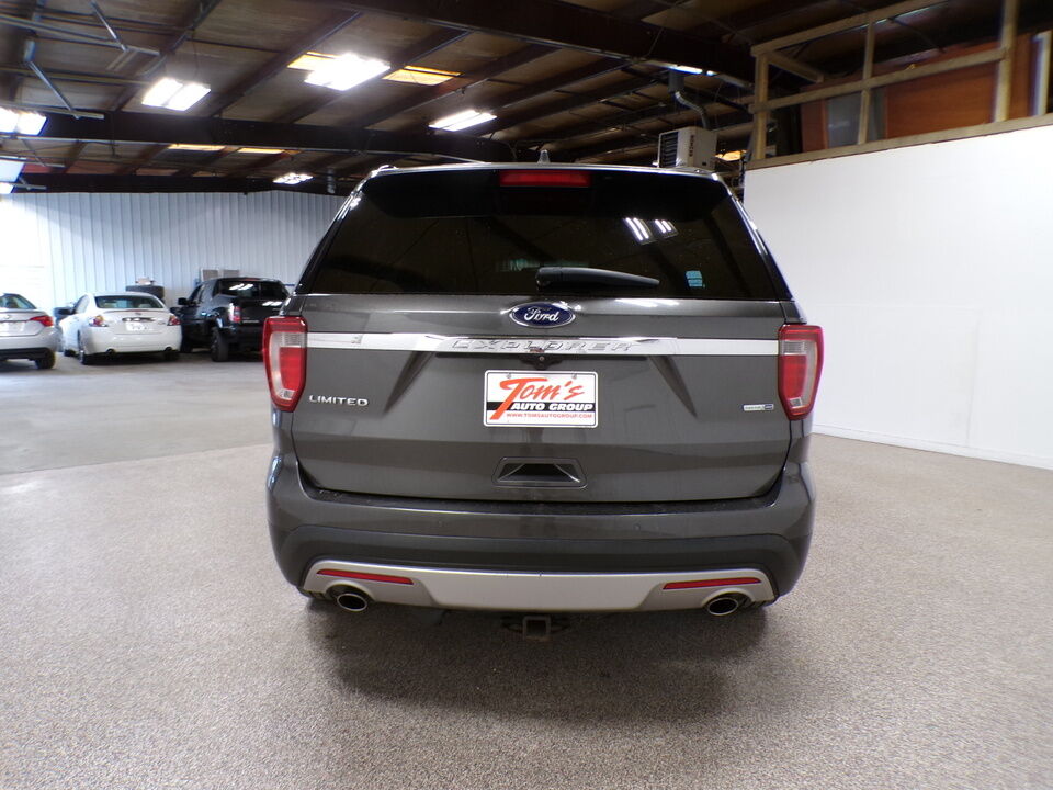 2016 Ford Explorer  - Tom's Budget Cars
