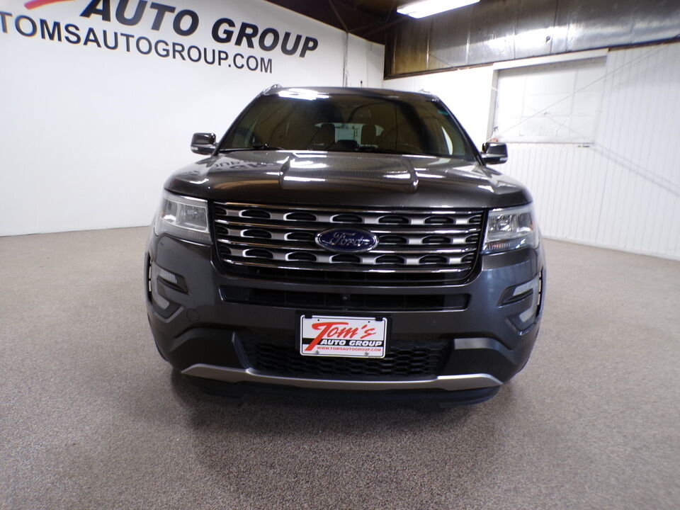 2016 Ford Explorer  - Tom's Budget Cars