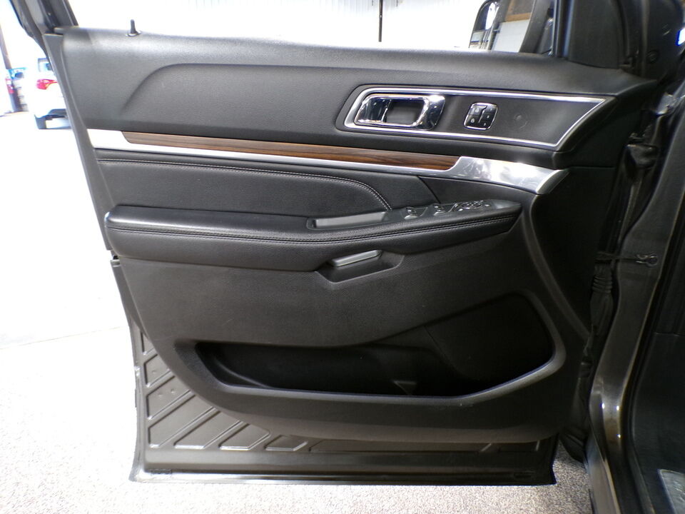 2016 Ford Explorer  - Tom's Budget Cars
