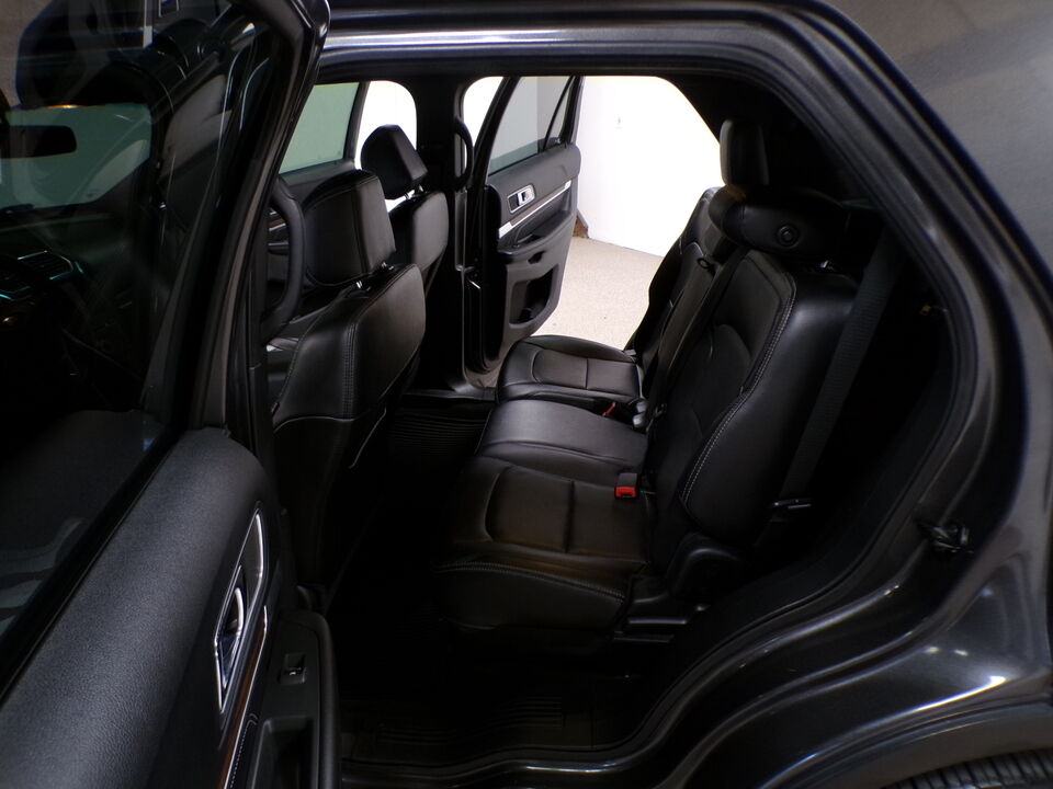 2016 Ford Explorer  - Tom's Budget Cars