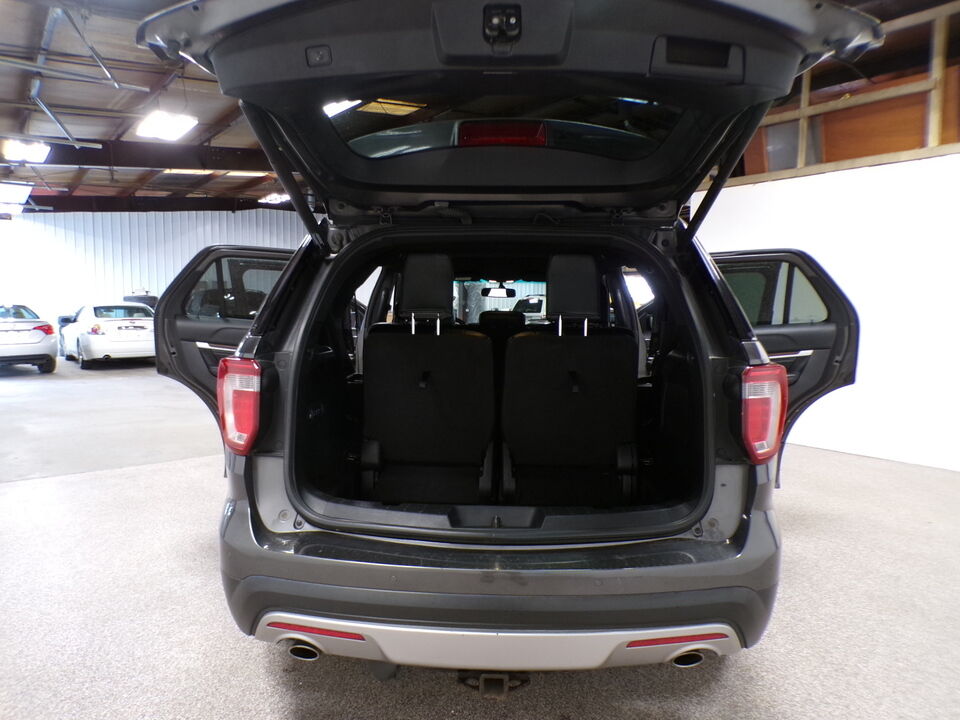 2016 Ford Explorer  - Tom's Budget Cars