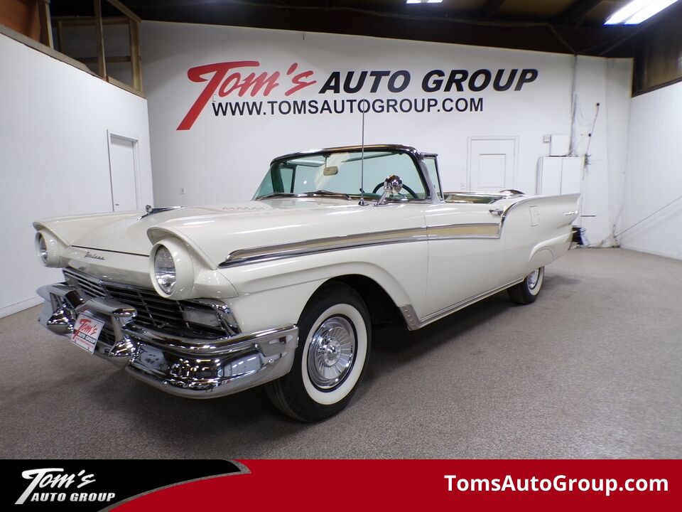 1957 Ford Fairlane 500  - Tom's Budget Cars