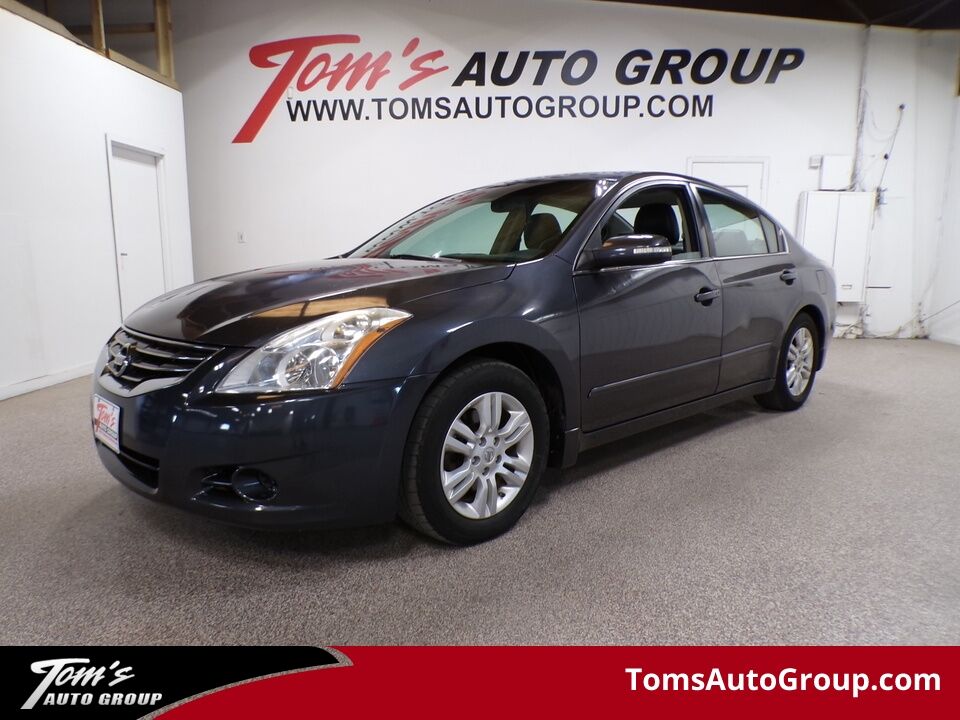2010 Nissan Altima  - Tom's Credit City