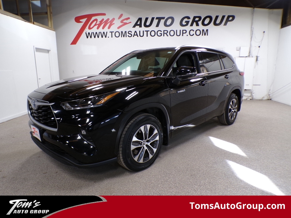 2021 Toyota Highlander Hybrid XLE  - W25557L  - Tom's Auto Group