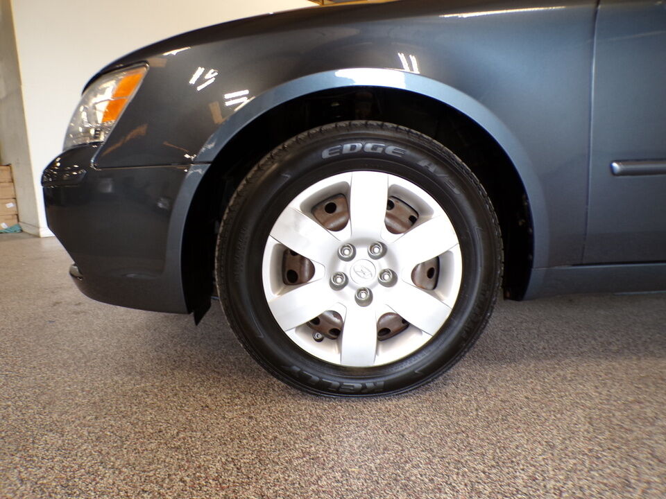 2010 Hyundai Sonata  - Tom's Auto Sales, Inc.