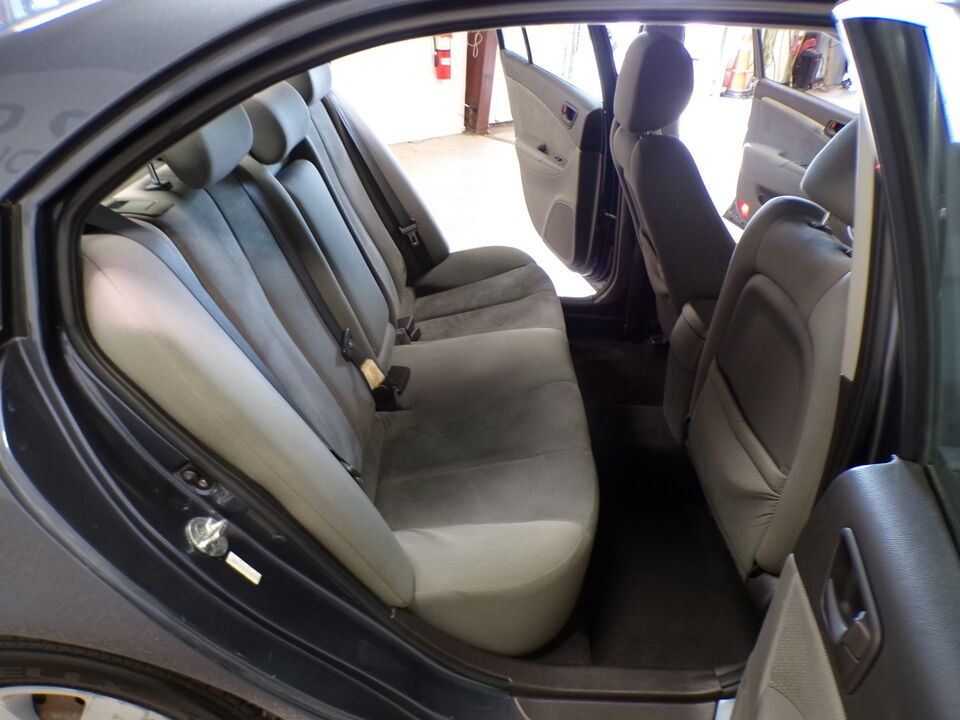 2010 Hyundai Sonata  - Tom's Auto Sales, Inc.