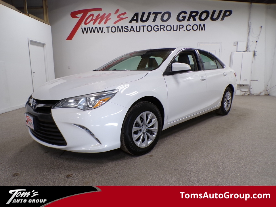 2015 Toyota Camry LE  - S79208L  - Tom's Auto Group