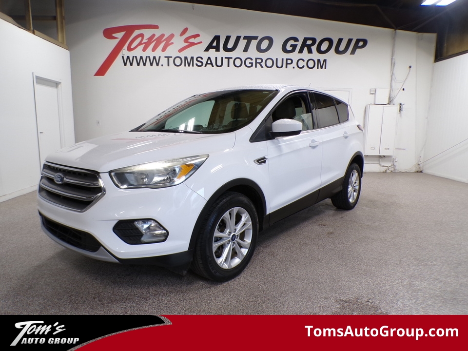 2017 Ford Escape SE  - M56083L  - Tom's Auto Group