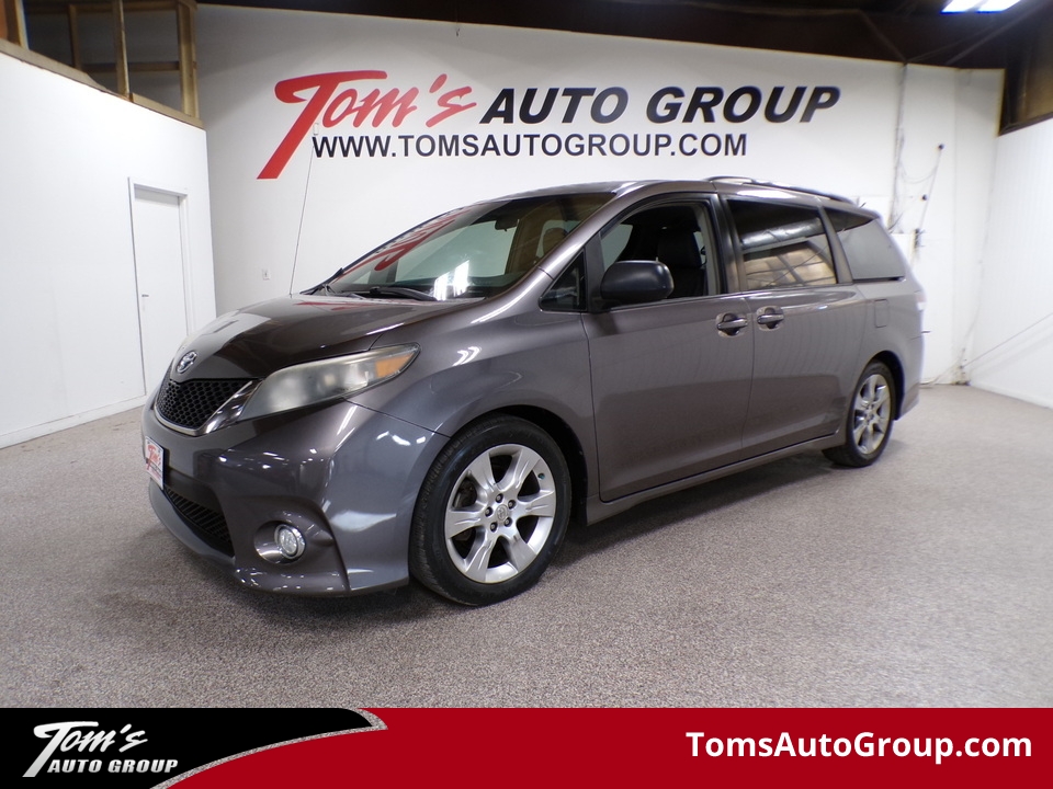 2011 Toyota Sienna SE  - B42900L  - Tom's Budget Cars