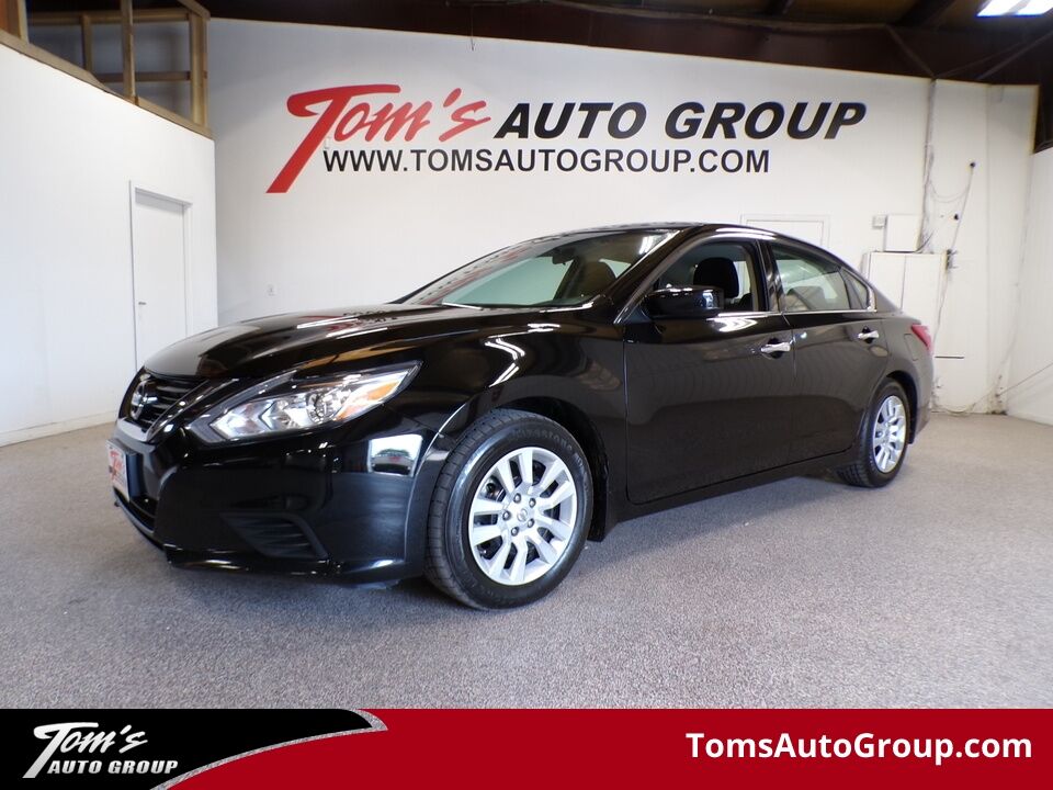 2017 Nissan Altima  - Tom's Auto Sales North