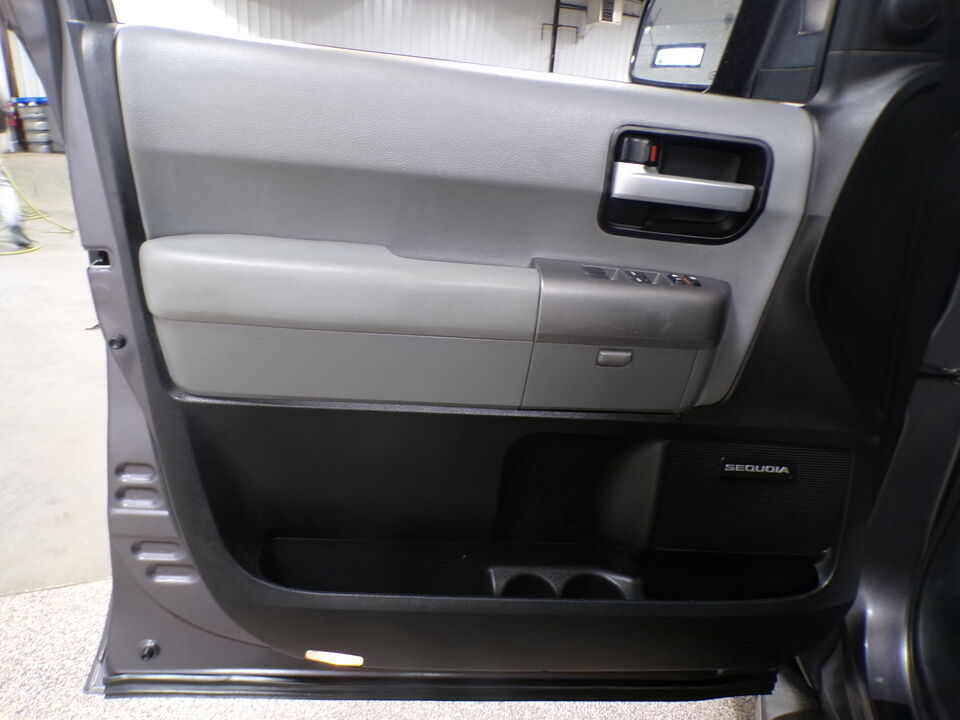 2014 Toyota Sequoia  - Tom's Credit City