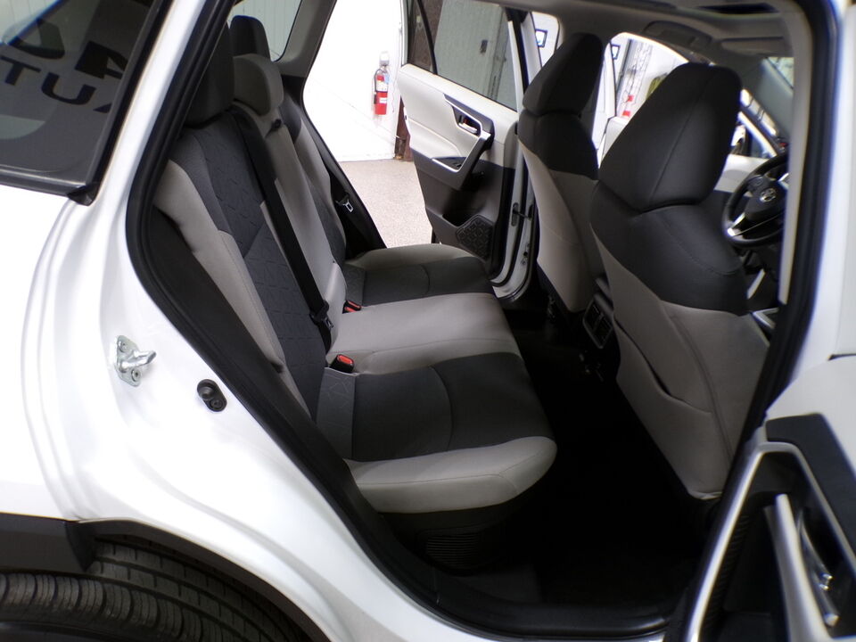 2022 Toyota RAV-4  - Tom's Credit City