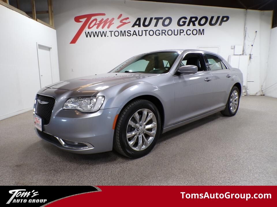 2015 Chrysler 300  - Tom's Auto Group