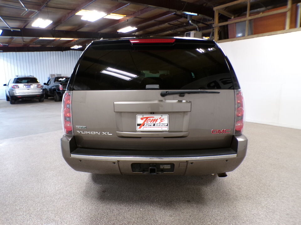 2011 GMC Yukon XL  - Tom's Auto Sales, Inc.